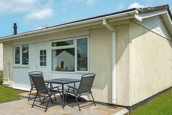Garden Cottage 1 Pet - Meadow Lakes Holiday Park, Nr St Austell