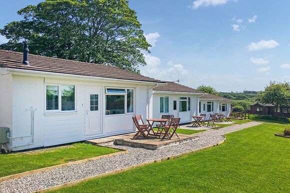 Garden Cottage 1 Pet - Meadow Lakes Holiday Park, Nr St Austell
