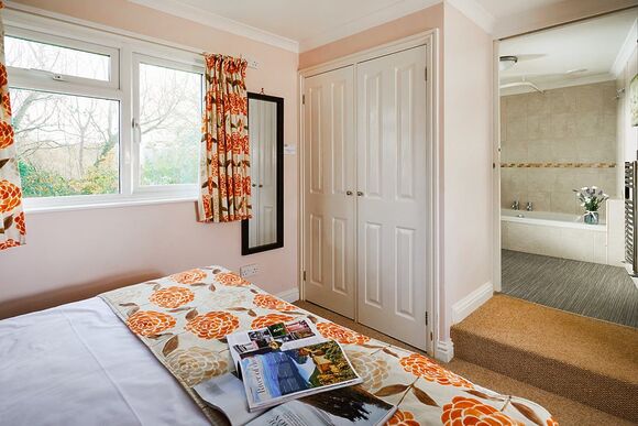 Garden Cottage 1 Pet - Meadow Lakes Holiday Park, Nr St Austell