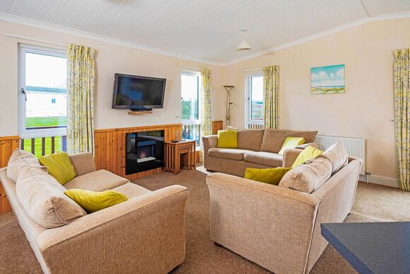 Primrose Lodge 3 Pet - Meadow Lakes Holiday Park, Nr St Austell