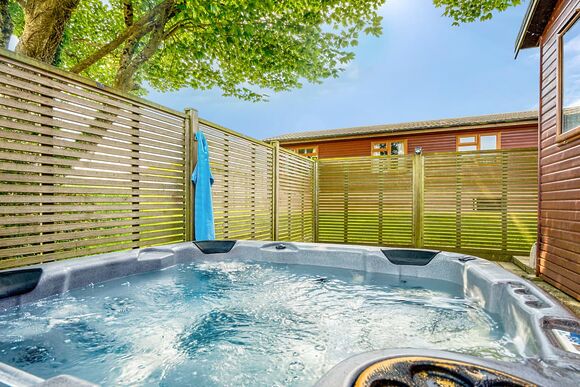 Primrose Lodge 3 Pet - Meadow Lakes Holiday Park, Nr St Austell
