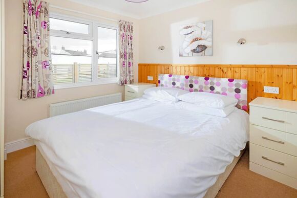 Primrose Lodge 3 Pet - Meadow Lakes Holiday Park, Nr St Austell