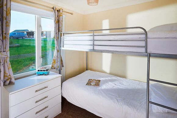 Garden Cottage 2 Pet - Meadow Lakes Holiday Park, Nr St Austell