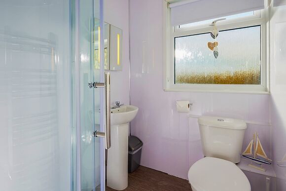 Garden Cottage 2 Pet - Meadow Lakes Holiday Park, Nr St Austell