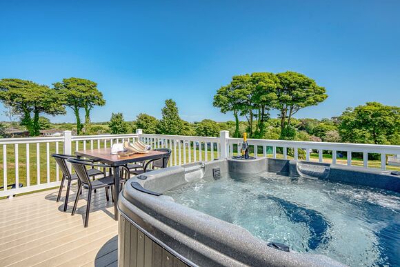 Kingfisher 2 Bed Pet Friendly Hot tub - Meadow Lakes Holiday Park, Nr St Austell