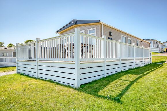 Kingfisher 2 Bed Pet Friendly Hot tub - Meadow Lakes Holiday Park, Nr St Austell