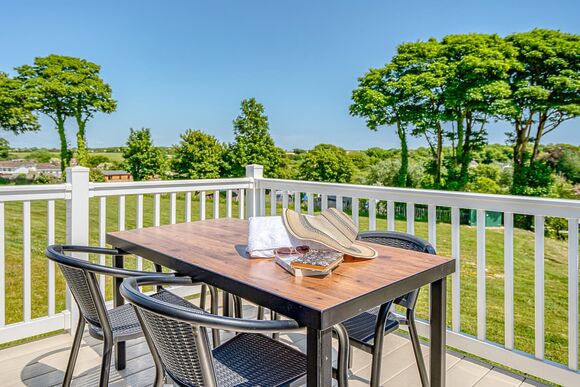 Kingfisher 2 Bed Pet Friendly Hot tub - Meadow Lakes Holiday Park, Nr St Austell