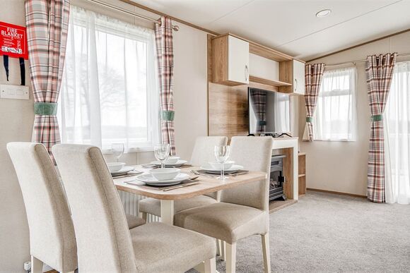 Kingfisher 2 Bed Pet Friendly Hot tub - Meadow Lakes Holiday Park, Nr St Austell