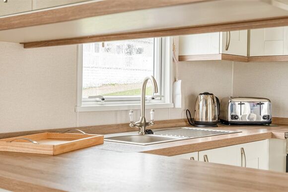 Kingfisher 2 Bed Pet Friendly Hot tub - Meadow Lakes Holiday Park, Nr St Austell
