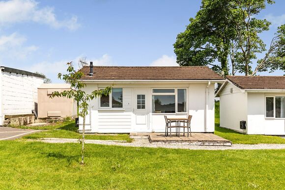 Garden Cottage 1 - Meadow Lakes Holiday Park, Nr St Austell