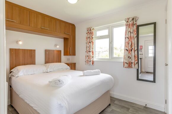 Garden Cottage 1 - Meadow Lakes Holiday Park, Nr St Austell