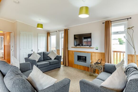 Primrose Lodge 3 - Meadow Lakes Holiday Park, Nr St Austell