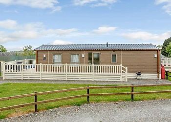 Superior 2 Bedroom with Hot Tub (Dog Friendly) 