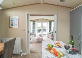 Signature 3 Bedroom With Hot Tub Dog Friendly  - Tregoad Holiday Park, Looe