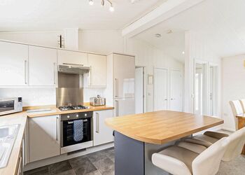 Tregoad Lodge 2 Pet - Tregoad Holiday Park, Looe