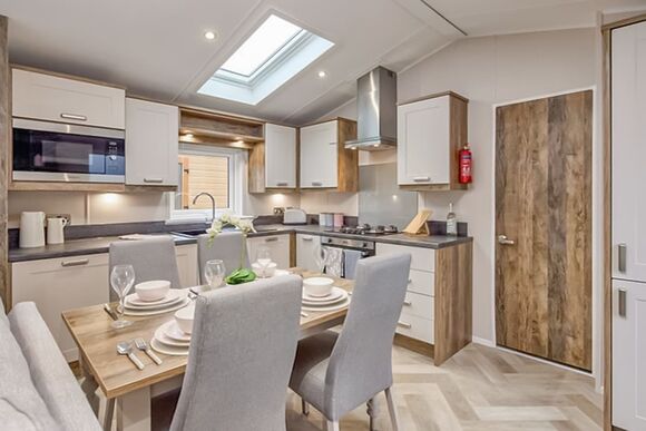 Signature 2 Bedroom with Hot Tub (Dog Friendly) - Tregoad Holiday Park, Looe