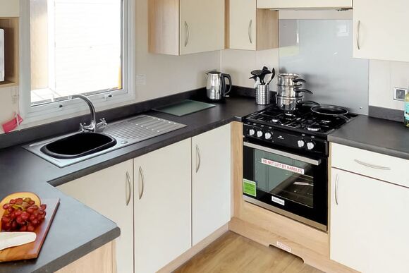 Platinum 2 Caravan with Decking (Pet Friendly) - Trevella Holiday Park, Crantock, Newquay