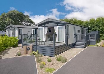 Hideaway Premier Luxury Fountain View Hot Tub  - Trelay Hideaway Holiday Park, Pelynt, near Looe and Polperro