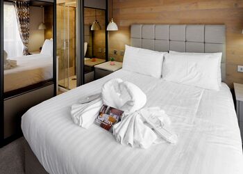 Hideaway Premier Luxury Fountain View Hot Tub  - Trelay Hideaway Holiday Park, Pelynt, near Looe and Polperro