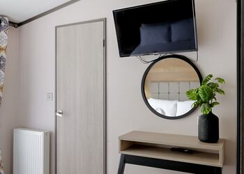 Hideaway Premier Luxury Fountain View Hot Tub  - Trelay Hideaway Holiday Park, Pelynt, near Looe and Polperro