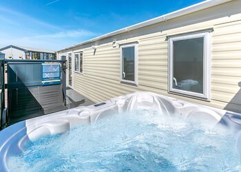 Hideaway Retreat Hot Tub - Trelay Hideaway Holiday Park, Pelynt, near Looe and Polperro