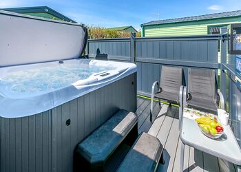 Hideaway Signature Pet Friendly Hot Tub - Trelay Hideaway Holiday Park, Pelynt, near Looe and Polperro