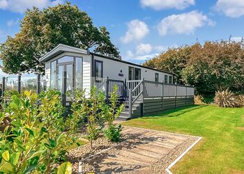Hideaway Premier Luxury Hot Tub Fountain View - Trelay Hideaway Holiday Park, Pelynt, near Looe and Polperro
