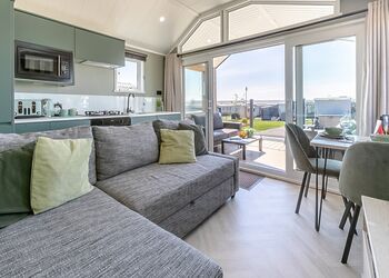 The Nest &ndash; Boutique Luxury with Private Hot Tub - Trelay Hideaway Holiday Park, Pelynt, near Looe and Polperro