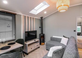 The Nest Hot Tub - Trelay Hideaway Holiday Park, Pelynt, near Looe and Polperro