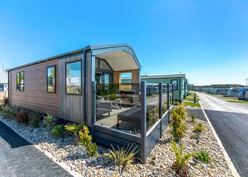 The Nest &ndash; Boutique Luxury with Private Hot Tub - Trelay Hideaway Holiday Park, Pelynt, near Looe and Polperro