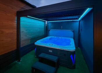 The Nest &ndash; Boutique Luxury with Private Hot Tub - Trelay Hideaway Holiday Park, Pelynt, near Looe and Polperro