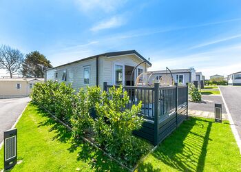 Hideaway Retreat Hot tub Pet Friendly with Decking - Trelay Hideaway Holiday Park, Pelynt, near Looe and Polperro