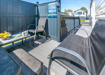 Hideaway Retreat Hot tub Pet Friendly with Decking - Trelay Hideaway Holiday Park, Pelynt, near Looe and Polperro