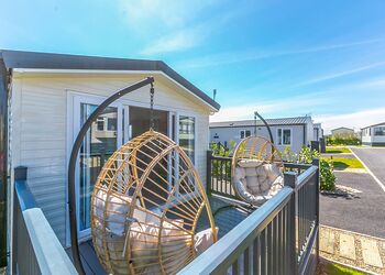 Hideaway Retreat Hot tub Pet Friendly with Decking - Trelay Hideaway Holiday Park, Pelynt, near Looe and Polperro