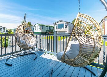 Hideaway Retreat Hot tub Pet Friendly with Decking - Trelay Hideaway Holiday Park, Pelynt, near Looe and Polperro