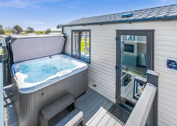 Hideaway Luxury with Decking Hot Tub - Trelay Hideaway Holiday Park, Pelynt, near Looe and Polperro