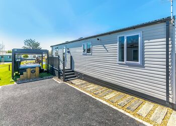 Hideaway Luxury 3 Bed Hot Tub &ndash; Fountain View - Trelay Hideaway Holiday Park, Pelynt, near Looe and Polperro