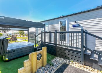 Hideaway Luxury 3 Bed Hot Tub &ndash; Fountain View - Trelay Hideaway Holiday Park, Pelynt, near Looe and Polperro