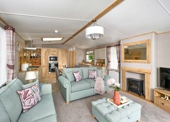 Hideaway Luxe Escape – Alfresco Grill & Chill - Trelay Hideaway Holiday Park, Pelynt, near Looe and Polperro