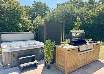 Hideaway Club 3 Bed &ndash; Alfresco Grill & Chill - Trelay Hideaway Holiday Park, Pelynt, near Looe and Polperro