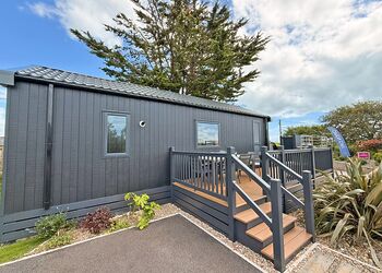 The Nook &ndash; Boutique Luxury BBQ & Hot Tub - Trelay Hideaway Holiday Park, Pelynt, near Looe and Polperro