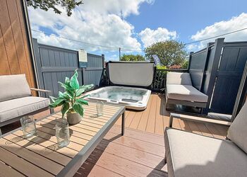 The Nook &ndash; Boutique Luxury BBQ & Hot Tub - Trelay Hideaway Holiday Park, Pelynt, near Looe and Polperro
