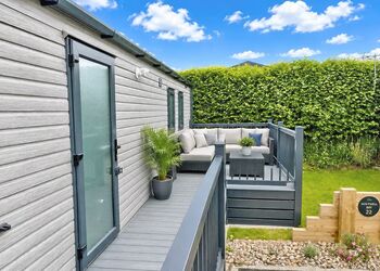 Hideaway Signature Plus &ndash; Hot Tub - Trelay Hideaway Holiday Park, Pelynt, near Looe and Polperro