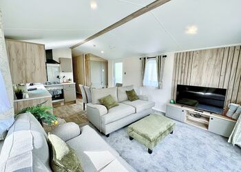 Hideaway Signature Plus &ndash; Hot Tub - Trelay Hideaway Holiday Park, Pelynt, near Looe and Polperro