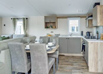 Hideaway Signature Plus &ndash; Hot Tub - Trelay Hideaway Holiday Park, Pelynt, near Looe and Polperro
