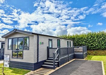 Hideaway Signature Plus &ndash; Hot Tub - Trelay Hideaway Holiday Park, Pelynt, near Looe and Polperro