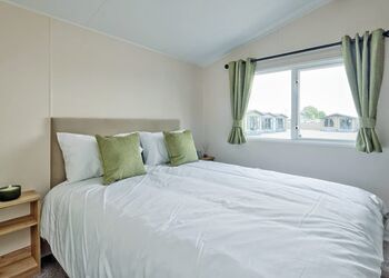 Hideaway Signature Plus &ndash; Hot Tub - Trelay Hideaway Holiday Park, Pelynt, near Looe and Polperro