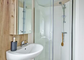 Hideaway Signature Plus &ndash; Hot Tub - Trelay Hideaway Holiday Park, Pelynt, near Looe and Polperro
