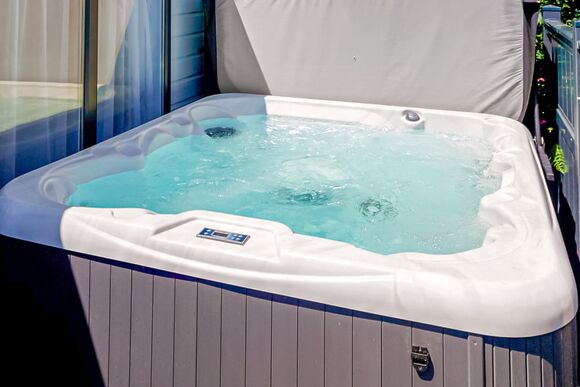 Hideaway Premier Luxury Fountain View Hot Tub  - Trelay Hideaway Holiday Park, Pelynt, near Looe and Polperro