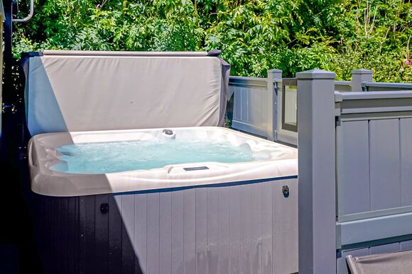 Hideaway Premier Luxury Fountain View Hot Tub  - Trelay Hideaway Holiday Park, Pelynt, near Looe and Polperro